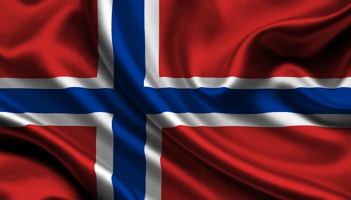 la bandera azul, blanca y roja de noruega