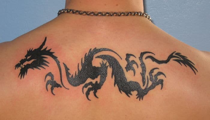 Tatuajes de dragón en la espalda