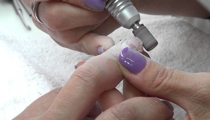 como remover las uñas acrilicas en casa