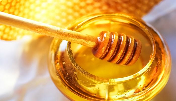 Cera casera de miel para eliminar el vello facial naturalmente