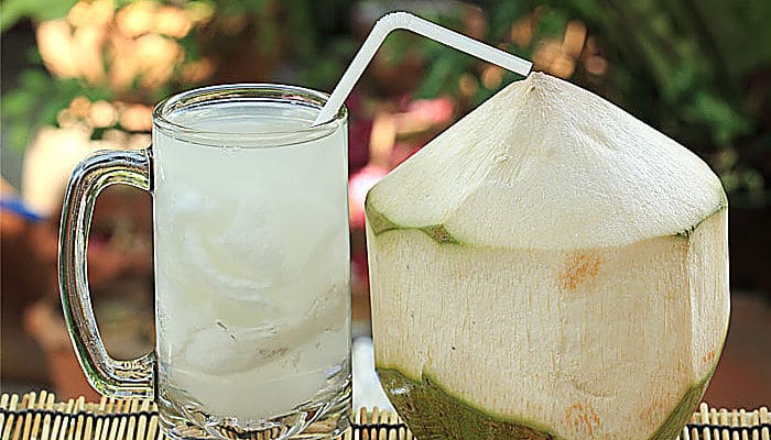 El agua de coco reduce la presión arterial