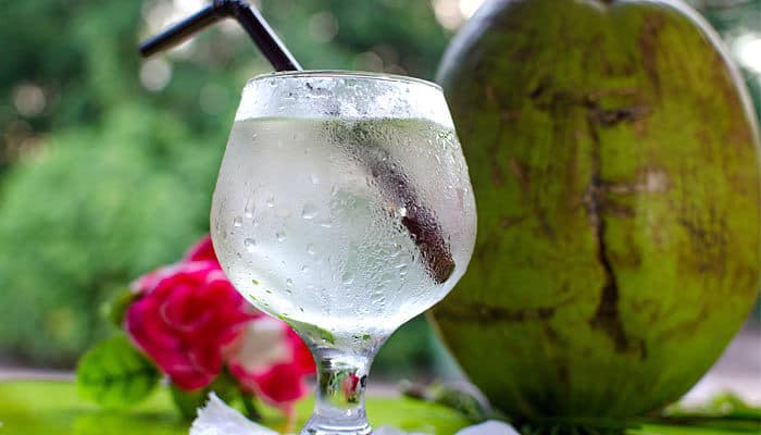 Beneficios de beber agua de coco para adelgazar