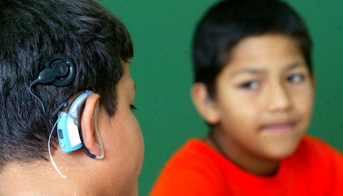 ayudar a niño con problemas de audición 