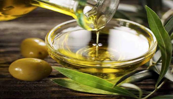 El aceite de oliva actua en la acumulación de cera en el oído se infecta por el crecimiento y bloques bacteriana 