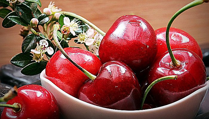 La presencia de antioxidantes como el licopeno en frutas y verduras rojas aumentar la producción de colágeno