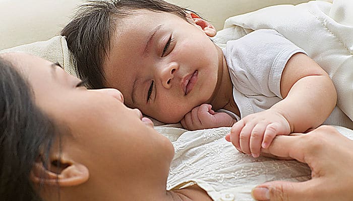 Amigdalitis en los bebés Deje que el bebé tenga un montón de descanso