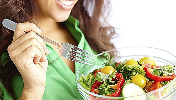  Las verduras verdes también son bajas en calorías y ricas en antioxidantes saludables para el corazón, que ayudan a perder peso después del embarazo