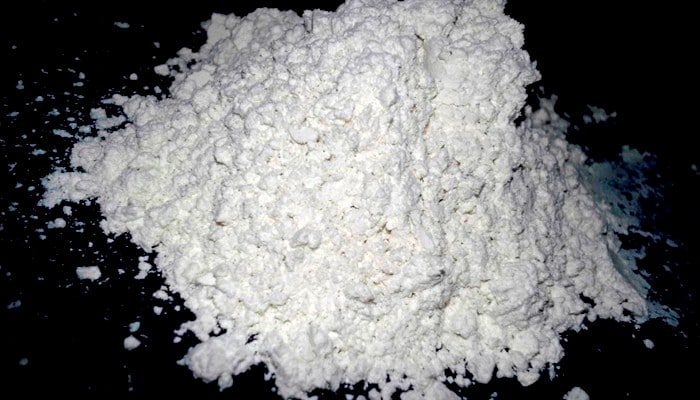 Solución con ácido bórico en polvo