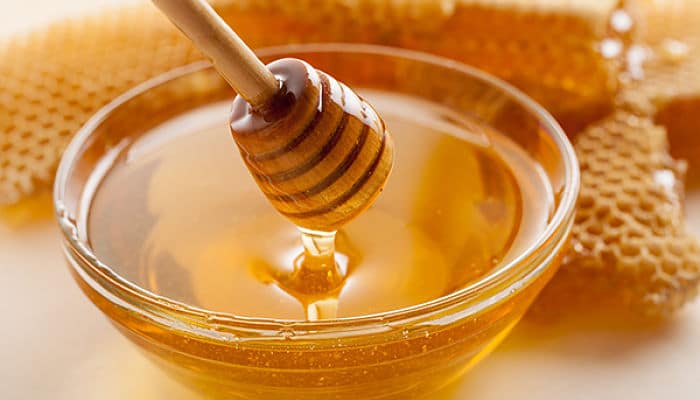 La miel tiene propiedades rejuvenecedoras de la piel curarán cualquier daño del sol y protegerán sus células